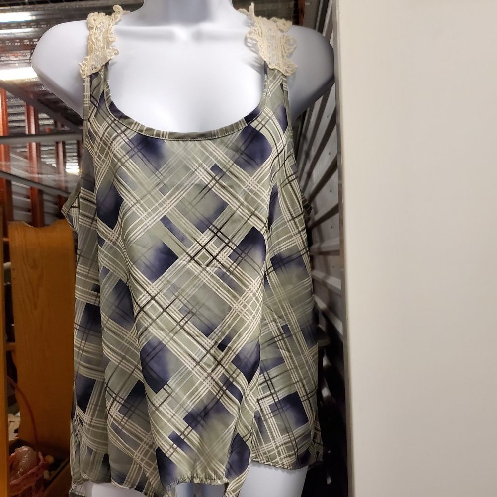 Eyeshadow dressy tank top